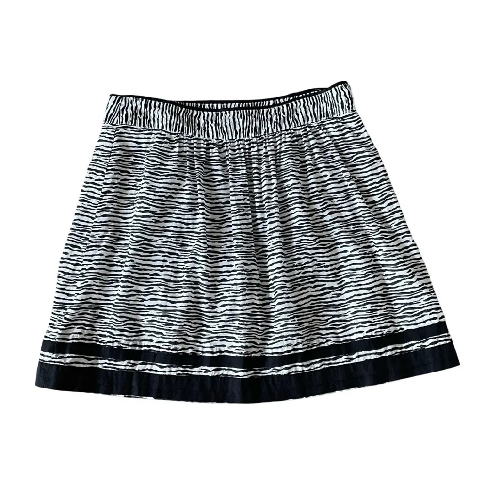 Ann Taylor LOFT Black & White A-Line Zebra Print Skirt Size 4